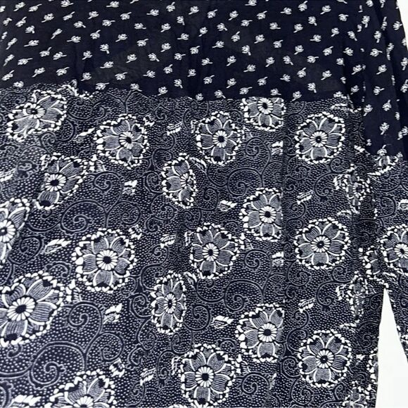 Loft Blue & White Floral Print Flowy Top(Size Medium) - Picture 3 of 6